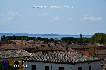 Maestosa villa al centro della città Bolsena (rif.35) [/GEST/immagini]  